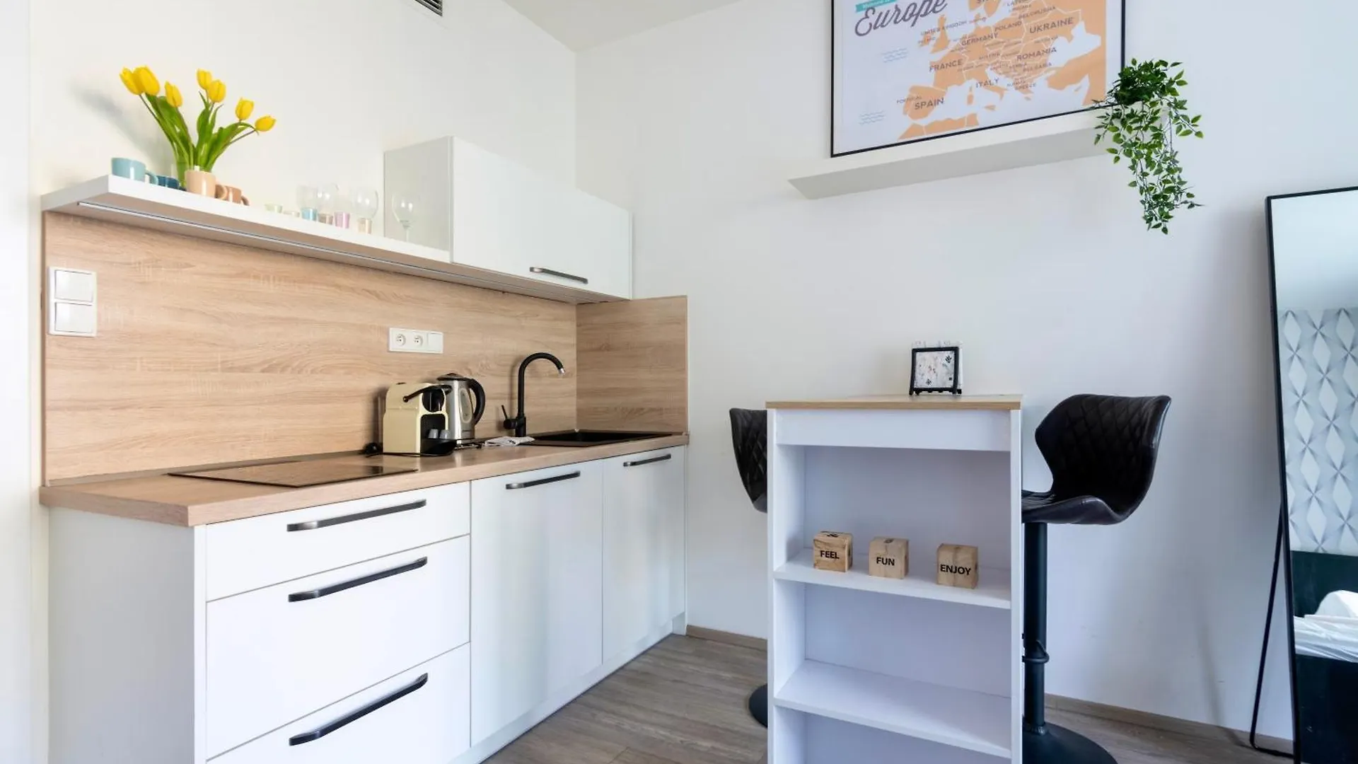 Apartment 200Mb Wifi, Supermarket On-Site, 12Min City Center Prague